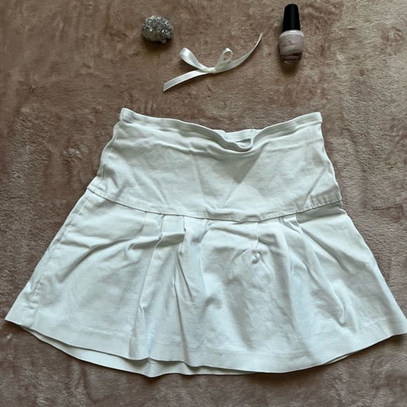 White Pleated Mini skirt 🤍🕊️ - Picture 1 of 2